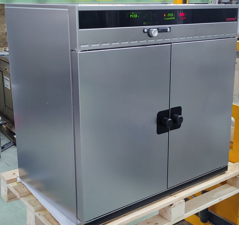 Memmert UFE 600, 265L, 7 shelves