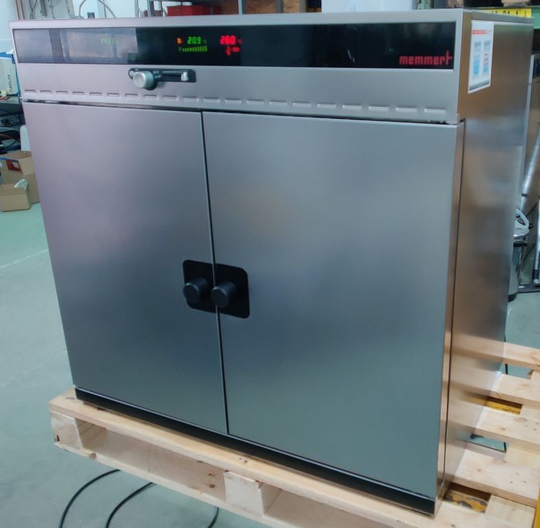 Memmert UFE 600, 265L, 7 shelves