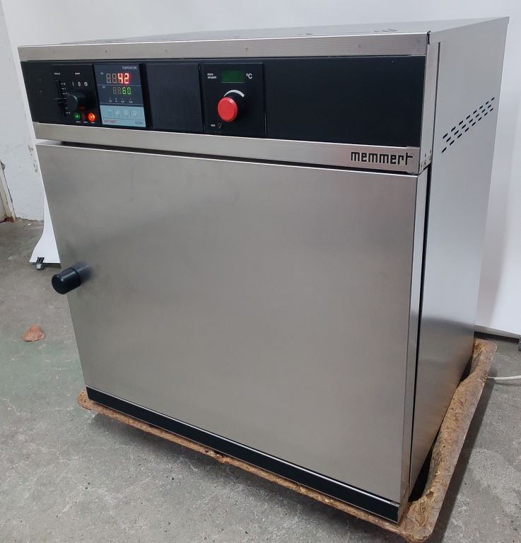 Memmert UE 500, 220°C, 108l