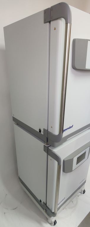 2 Stck. Eppendorf CellXpert C170i CO2 Inkubator als Stack mit Rolluntersatz NEU