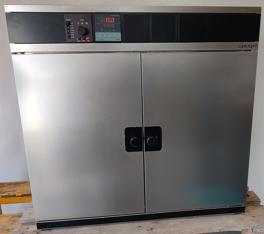 Memmert BE 600 incubator, 70°C, 256 liters, PID control