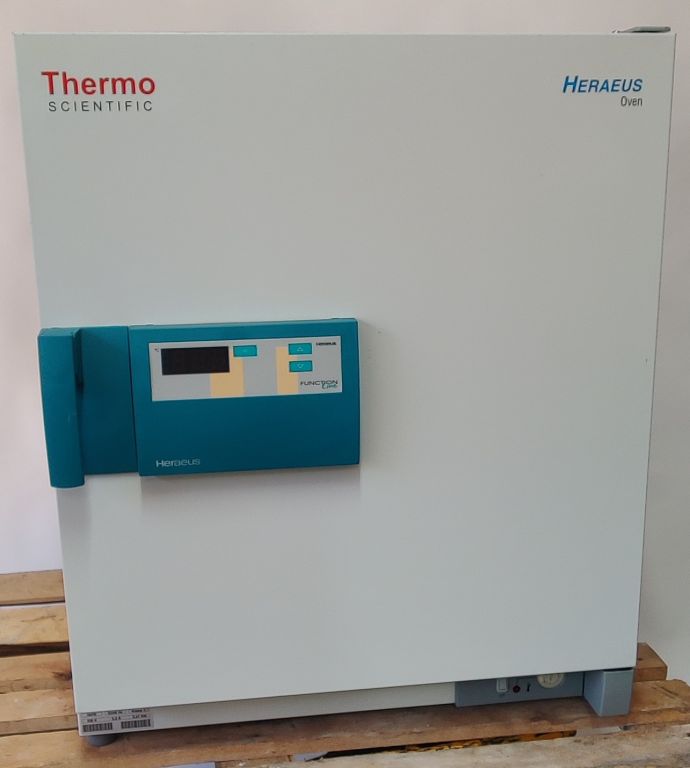 Heraeus B12 Incubator, 131 Liters