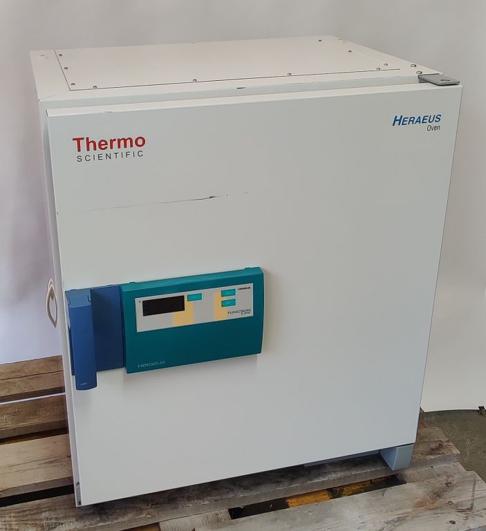 Heraeus B12 Incubator, 131 Liters