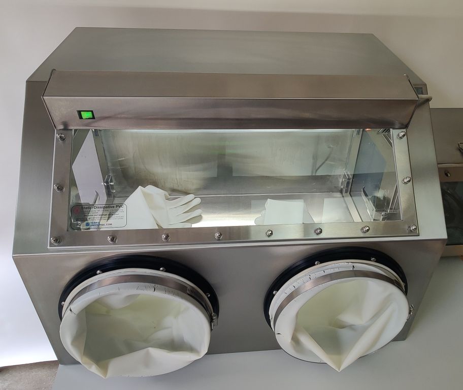 Terra-Universal Smart Glovebox mit Standard Air Lock