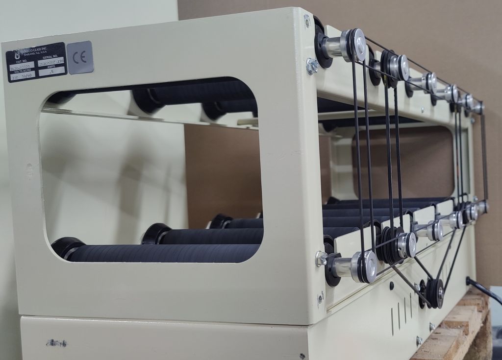 Bellco Incubator with roller apparatus