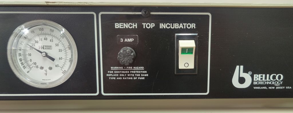 Bellco Incubator with roller apparatus