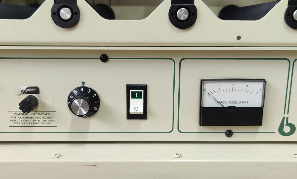 Bellco Incubator with roller apparatus