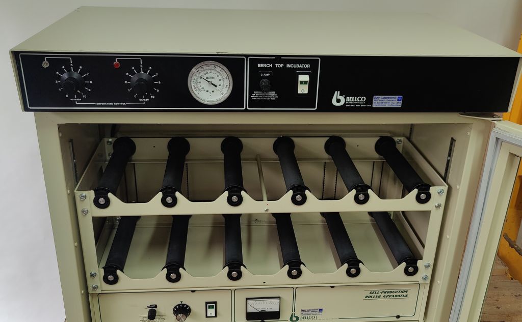 Bellco Incubator with roller apparatus