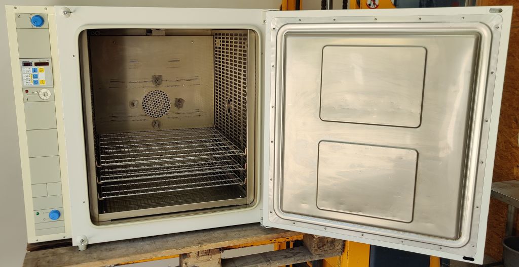 Heraeus Kendro UT6200 Trockenschrank mit ThermiconP Steuerung, 300°C