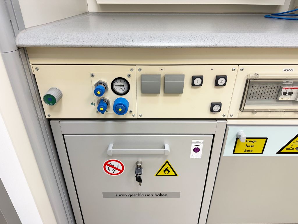 labstuff.eu Waldner MC6 laboratory fume hood / table fume hood with