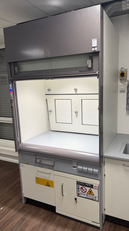 Waldner Scala Niedrigraum Tischabzug mit FWF90 und Säure/Laugenschrank aus 2023