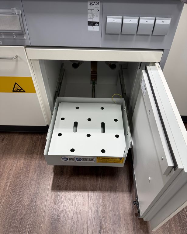 Waldner Scala Niedrigraum Tischabzug mit FWF90 und Säure/Laugenschrank aus 2023
