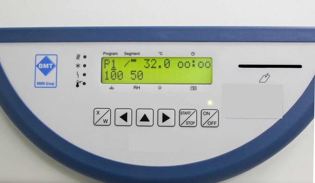 MMM Climacell 404 Klimaschrank, Stabilitätsschrank, 404 Liter,  0..90°C , RH 10..98%,  Klimaschrank mit 2 Bühler TiMix5 Schüttlern