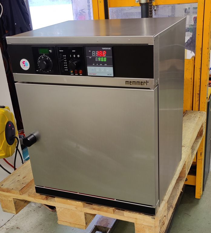 Memmert BM400 Incubator, 70°C, 53 Liter Volume