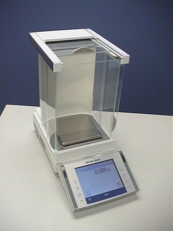 Mettler XP1203S Precision Balance with Windshield   Max: 1210g   Readability: 1mg