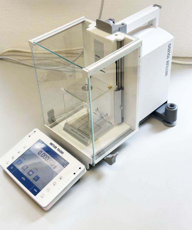 Mettler Toledo XPE26/M, Micro-Analytical Touch Screen Balance, 22g Capacity, 1µg Readability