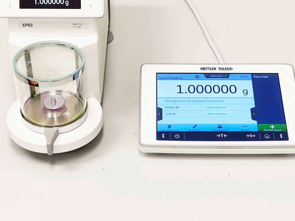 METTLER-TOLEDO Excellence XPR2 microbalance as good as new, weighing range: 2.1 g, readability: 0.001 mg