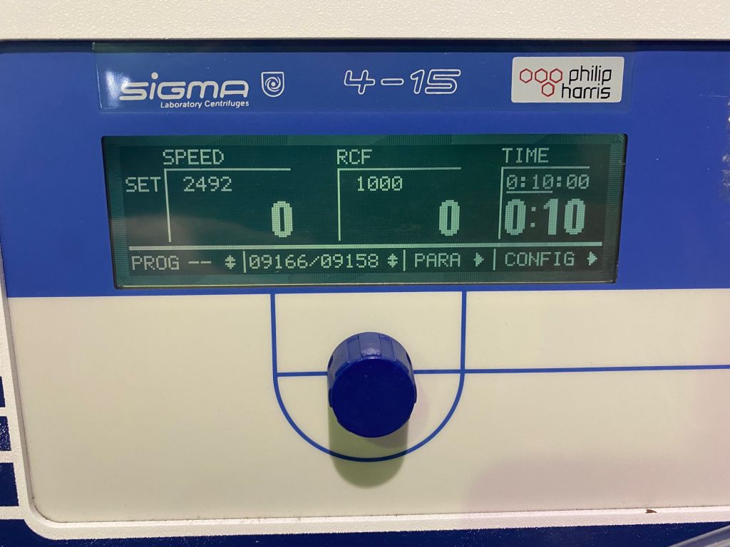 Sigma 4-15 Laborzentrifuge wit Wellplate Auschwingrotor