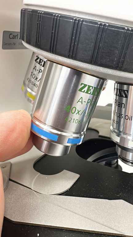 Zeiss Lab.A1 microscope in mint condition with 5 objectives consisting of A-Plan and Plan-Neofluar.