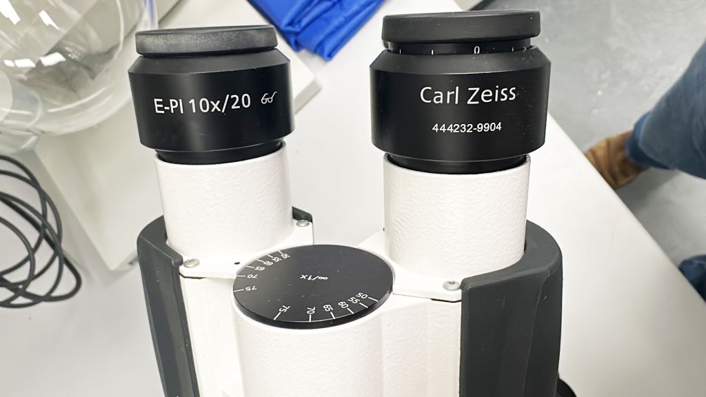 Zeiss Lab.A1 microscope in mint condition with 5 objectives consisting of A-Plan and Plan-Neofluar.